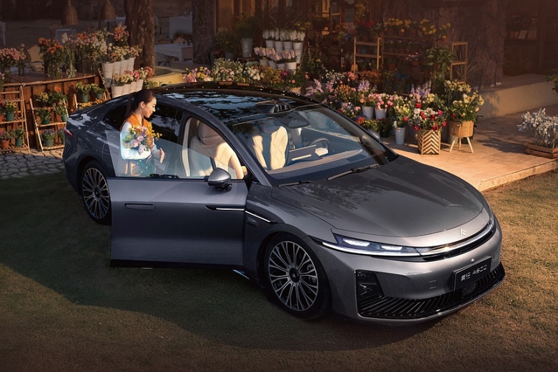 Седан Hyptec A800 от GAC выходит на рынок: необычное решение в салоне, полный привод и скидки