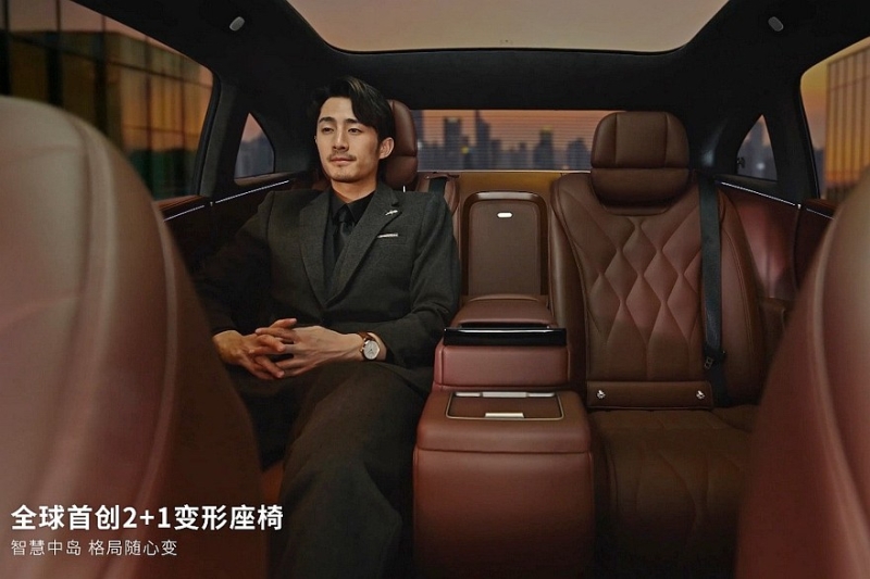 Седан Hyptec A800 от GAC выходит на рынок: необычное решение в салоне, полный привод и скидки