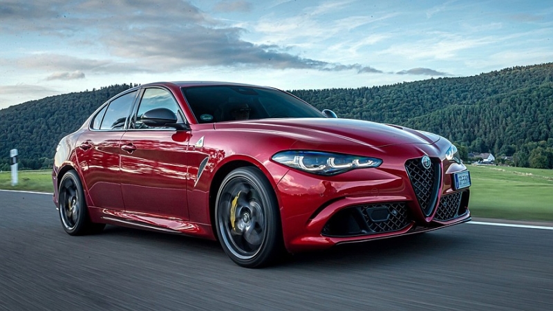Страсти вокруг Alfa Romeo: продажи в 2025 году выросли, но оптимизма пока мало