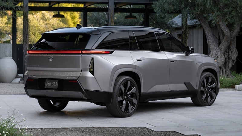 Subaru готовит к премьере новый трёхрядный кроссовер: первые тизеры