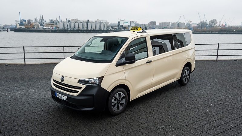 Volkswagen подготовил Transporter Kombi и Caravelle для работы в такси