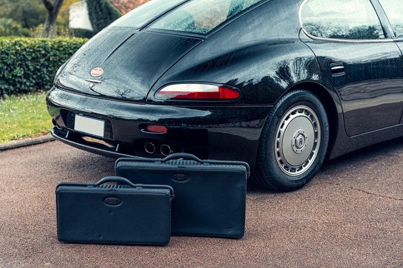 Автолегенда 1990-х: один из трёх выпущенных седанов Bugatti EB112 продадут на аукционе