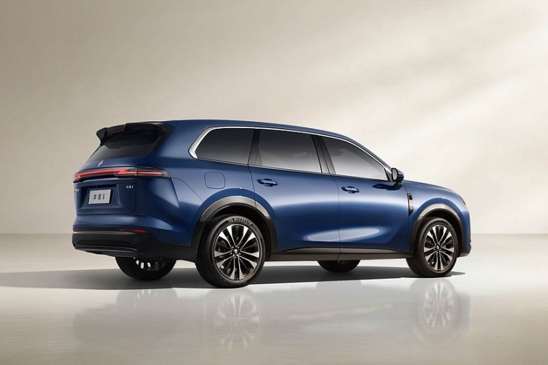 Большой кроссовер Baojun Huajing S от GM и SAIC: электроника Huawei и полный привод