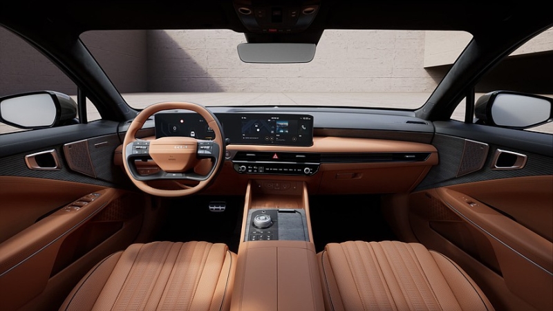 Большой седан Kia K8 получил скромные обновки к следующему модельному году