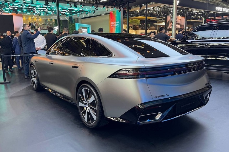 Будущие флагманы Chery: брутальный кроссовер Tiggo X и седан Arrizo X