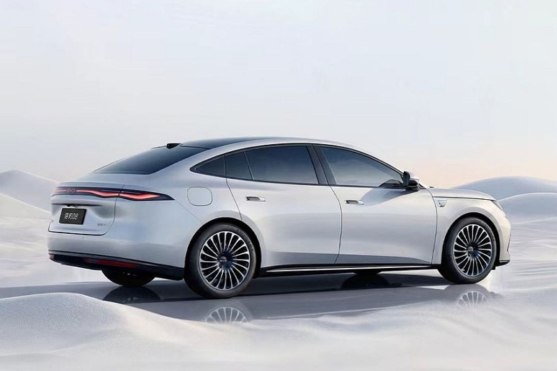 Флагманский седан BYD Seal 08 готовится к старту продаж