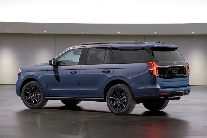 Ford Expedition отмечает 30-летие спецверсией в цвете спорткара Ford Mustang Dark Horse