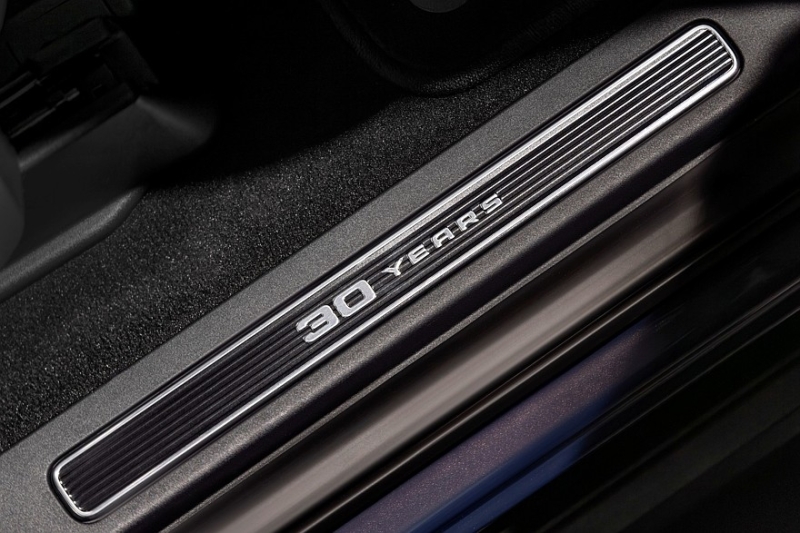 Ford Expedition отмечает 30-летие спецверсией в цвете спорткара Ford Mustang Dark Horse