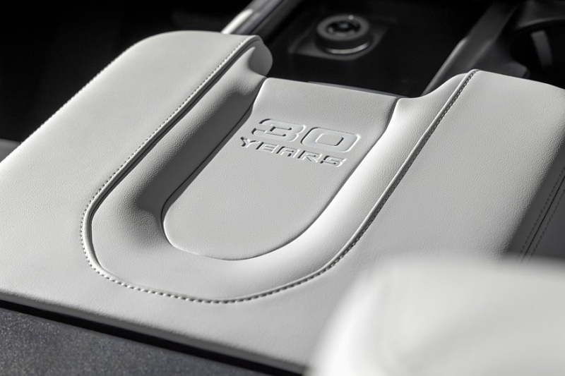 Ford Expedition отмечает 30-летие спецверсией в цвете спорткара Ford Mustang Dark Horse