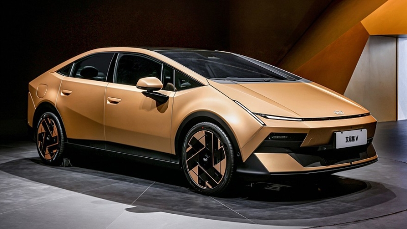 Hyundai представил серийный однообъёмник Ioniq V, предназначенный для Китая