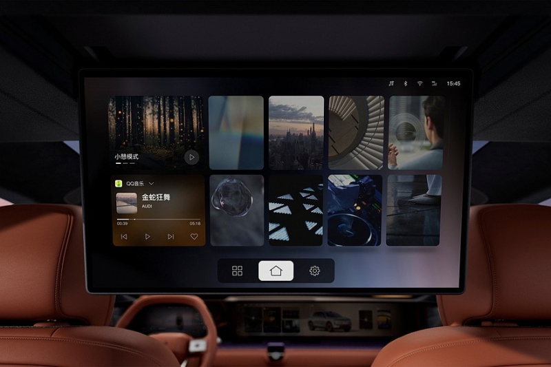 Кроссовер AUDI E7X показал свой роскошный интерьер