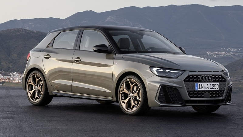 Маленький хэтчбек Audi A1 и компактный кроссовер Q2 покинули конвейер