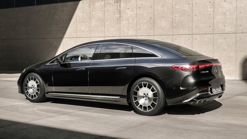 Mercedes-Benz EQS: второй рестайлинг, долгожданные 800 вольт и руль по проводам