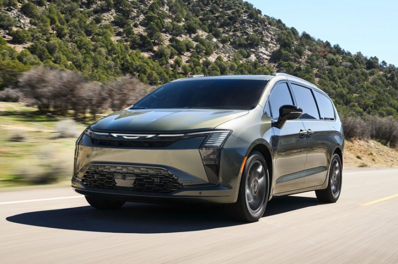Обновлённый минивэн Chrysler Pacifica предложен с прежним мотором V6