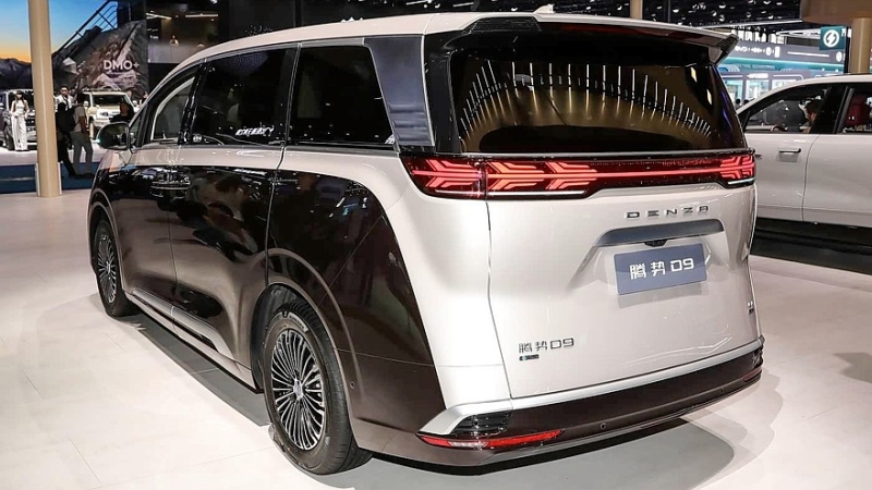 Обновлённый минивэн Denza D9 выходит на рынок: новая техника и до 10 экранов в салоне