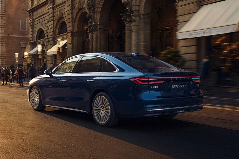 Представлен седан Geely Galaxy Starshine 7: недорого, богато, есть полный привод