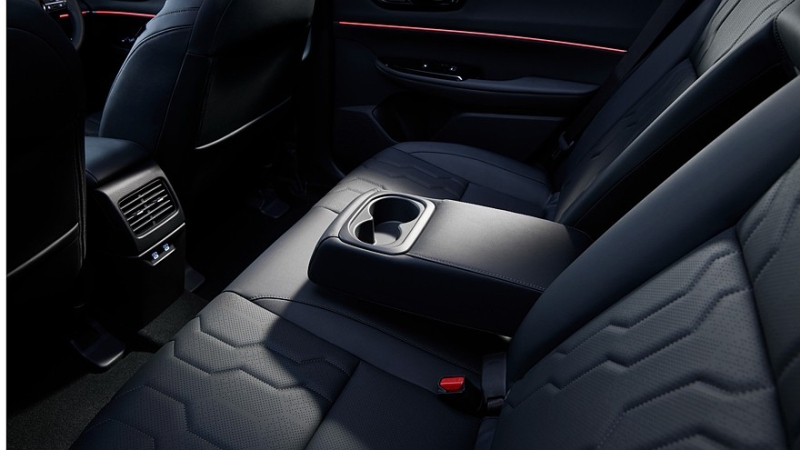 Продажи кроссовера Honda Insight стартуют в Японии, цена известна