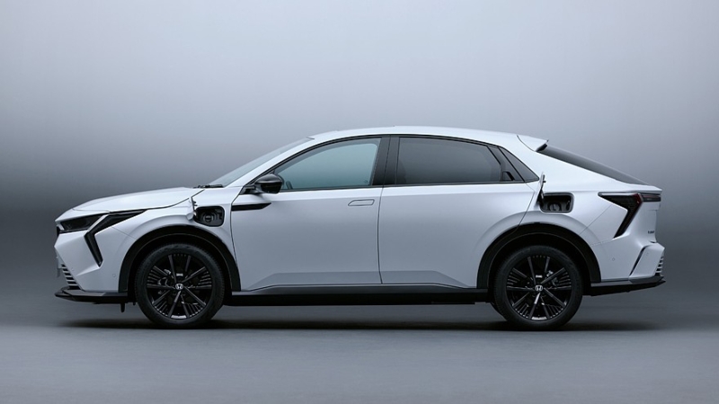 Продажи кроссовера Honda Insight стартуют в Японии, цена известна