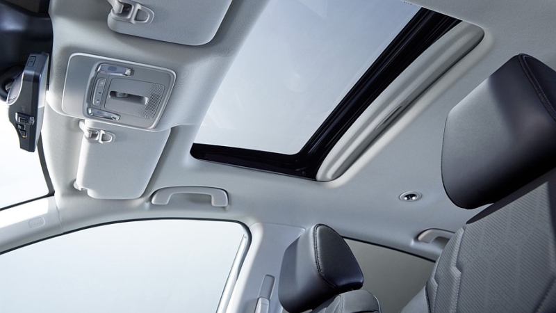 Продажи кроссовера Honda Insight стартуют в Японии, цена известна