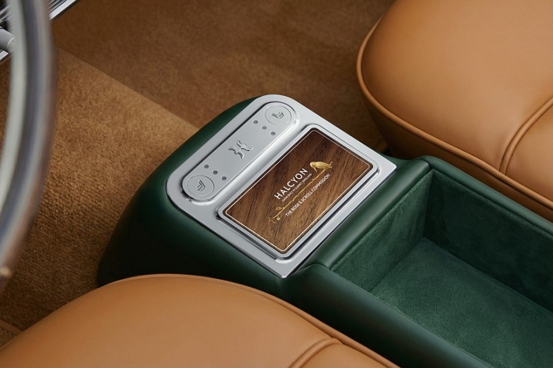 Рестомод Halcyon Great Eight на базе Rolls-Royce Corniche в стиле викторианской Англии