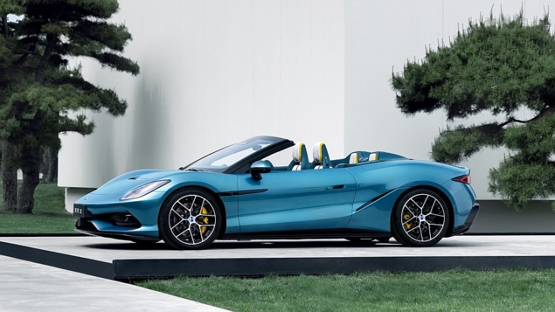 Спорткары от BYD в Пекине: открытая Denza Z и &laquo;формульный&raquo; квартет от FangChengBao