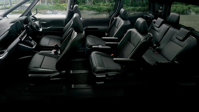 Toyota обновила минивэны Noah и Voxy: иная головная оптика и подросшая цифровая приборка