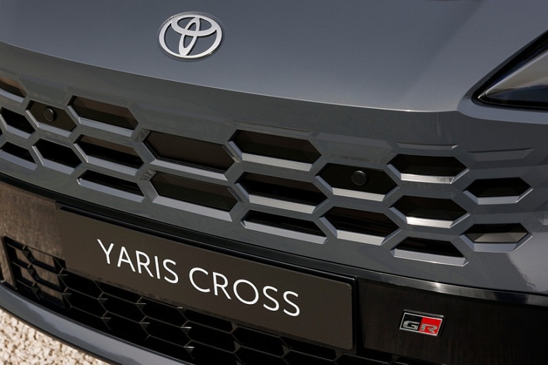 Toyota Yaris Cross обновился по подобию старших моделей
