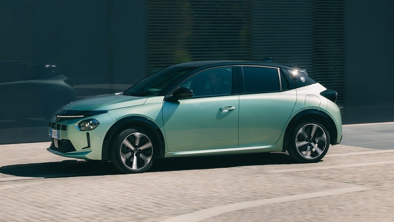 У хэтчбека Lancia Ypsilon появилась чисто бензиновая версия с механической коробкой