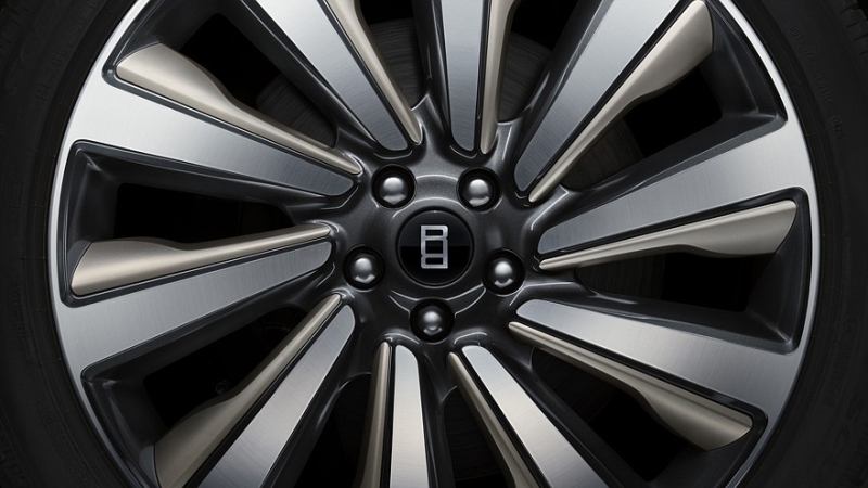 У внедорожника Range Rover SV появилась эксклюзивная топ-версия Ultra