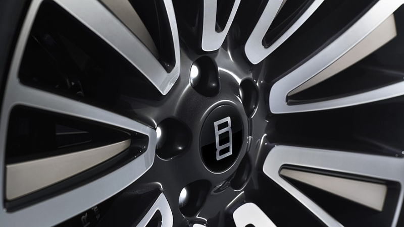 У внедорожника Range Rover SV появилась эксклюзивная топ-версия Ultra