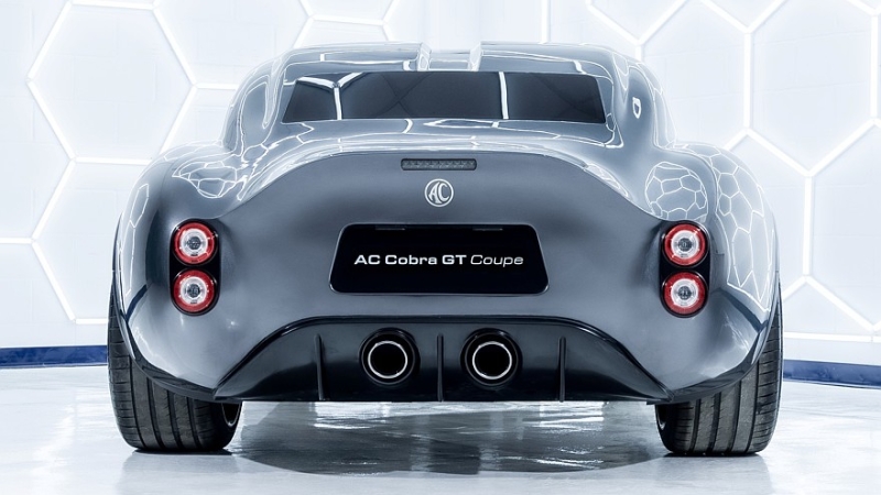 AC Cobra GT Coupe показался в серийном виде: карбоновый кузов и только двигатель V8