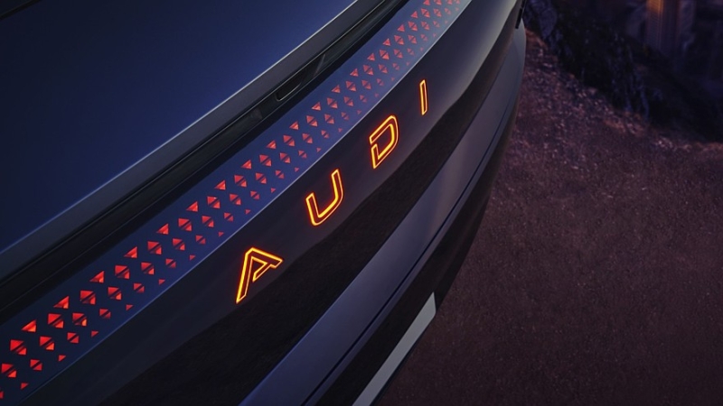 AUDI E7X выходит на рынок: без колец, но с богатым оснащением и достойной техникой