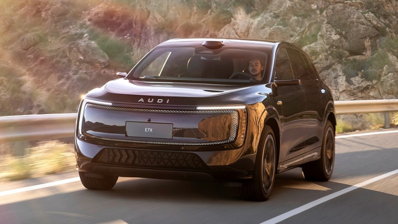 AUDI E7X выходит на рынок: без колец, но с богатым оснащением и достойной техникой