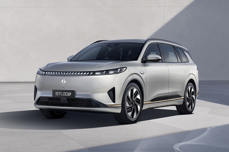 Dongfeng готовит к премьере кроссовер Yipai M8 с электроникой Huawei