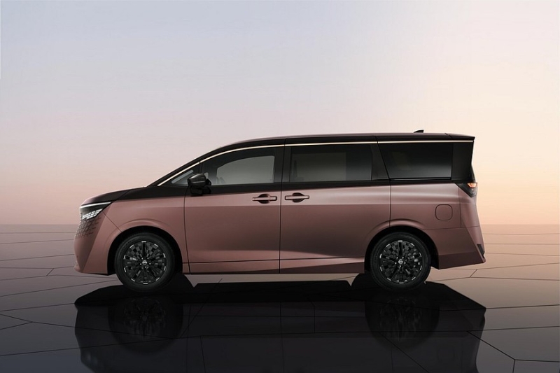 Ещё не поступивший в продажу новый Nissan Elgrand получил несколько особых версий