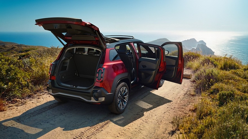 «Южный» кроссовер: в продажу поступил Renault 4 Plein Sud, цены известны