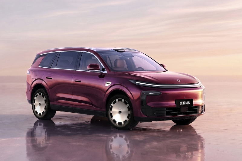 Кроссовер Yipai M8 от Dongfeng с электроникой Huawei: первый показ