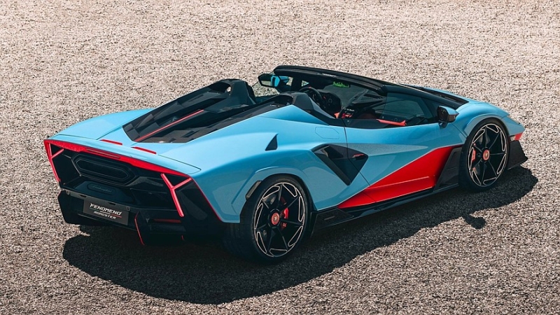 Lamborghini Fenomeno Roadster: космическая цена, ревущий V12 и никакой защиты от дождя