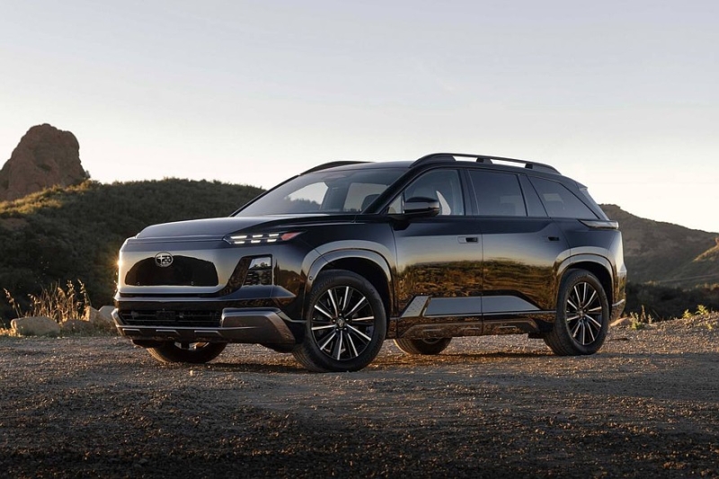 Lexus анонсировал большой кроссовер – премьера совсем скоро