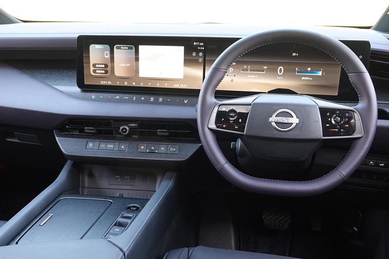Минивэн Nissan Elgrand нового поколения показали живьём перед скорым запуском