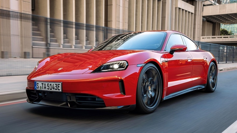 Для Porsche Taycan теперь доступны фальшивая коробка передач и нарисованный тахометр