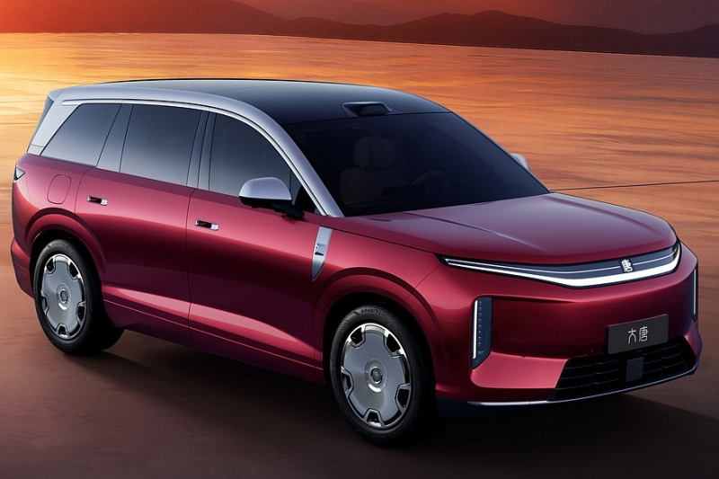 Флагманский кроссовер BYD Datang: богатое оснащение, полный привод и привлекательные цены
