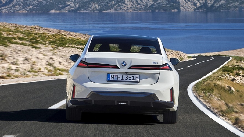 Новый седан BMW i3 поступил в продажу в &laquo;приветственной&raquo; версии