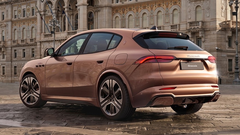 Обновлённый Maserati Grecale: более строгое лицо и расширенная моторная гамма