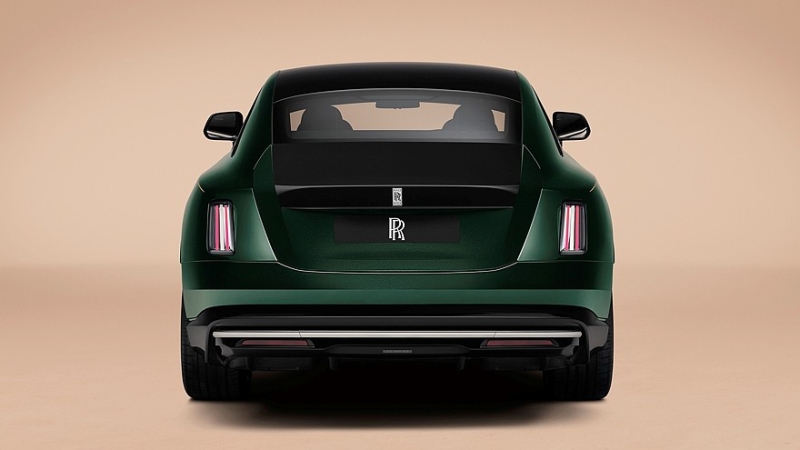 Rolls-Royce Spectre Series II: больше мощности, больше запас хода и диски в стиле Zeekr
