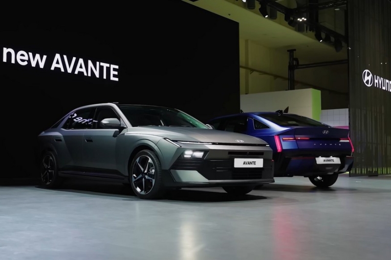 Седан Hyundai Elantra нового поколения с крутым дизайном показали живьём
