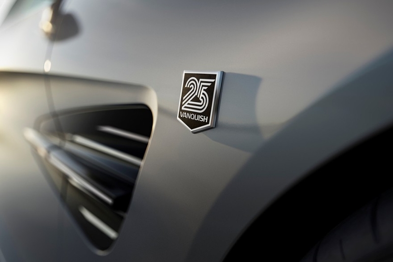 Aston Martin Vanquish отмечает юбилей в четверть века спецверсией
