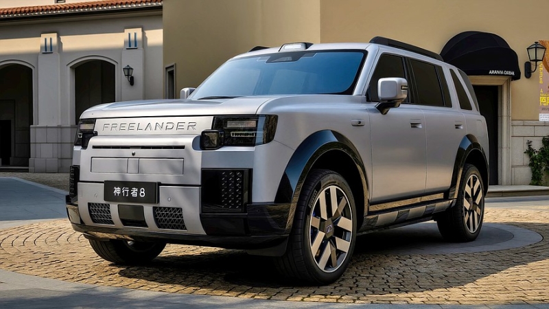 Большой кроссовер Freelander 8 от Land Rover и Chery: салон и подробности
