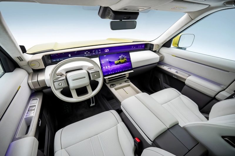 Большой кроссовер Freelander 8 от Land Rover и Chery: салон и подробности
