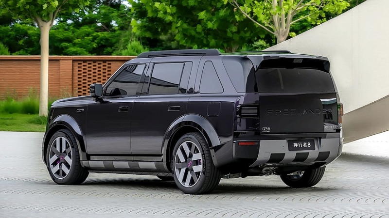 Большой кроссовер Freelander 8 от Land Rover и Chery: салон и подробности